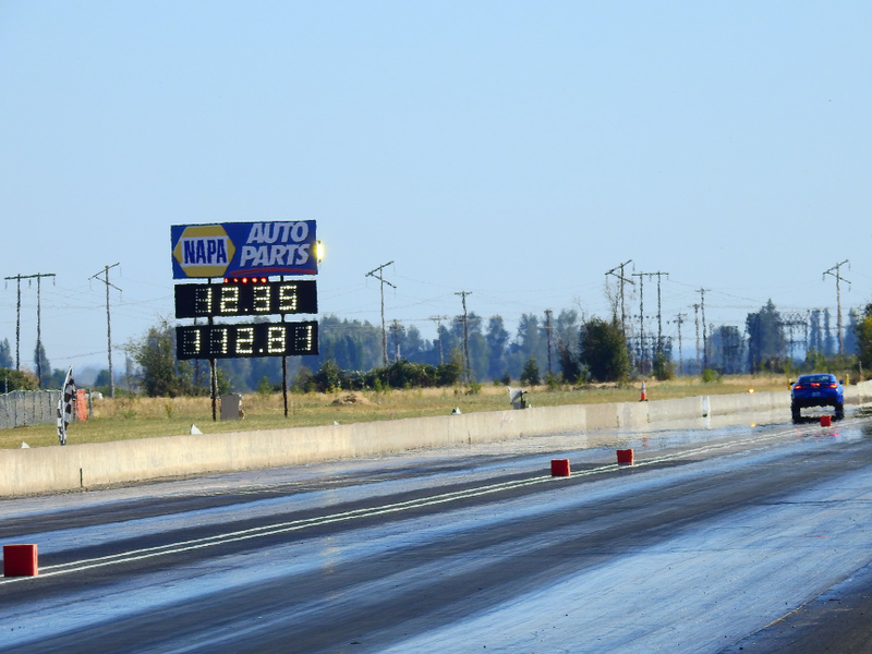 Illustration for article titled The Camaro is rocking at the drag strip!